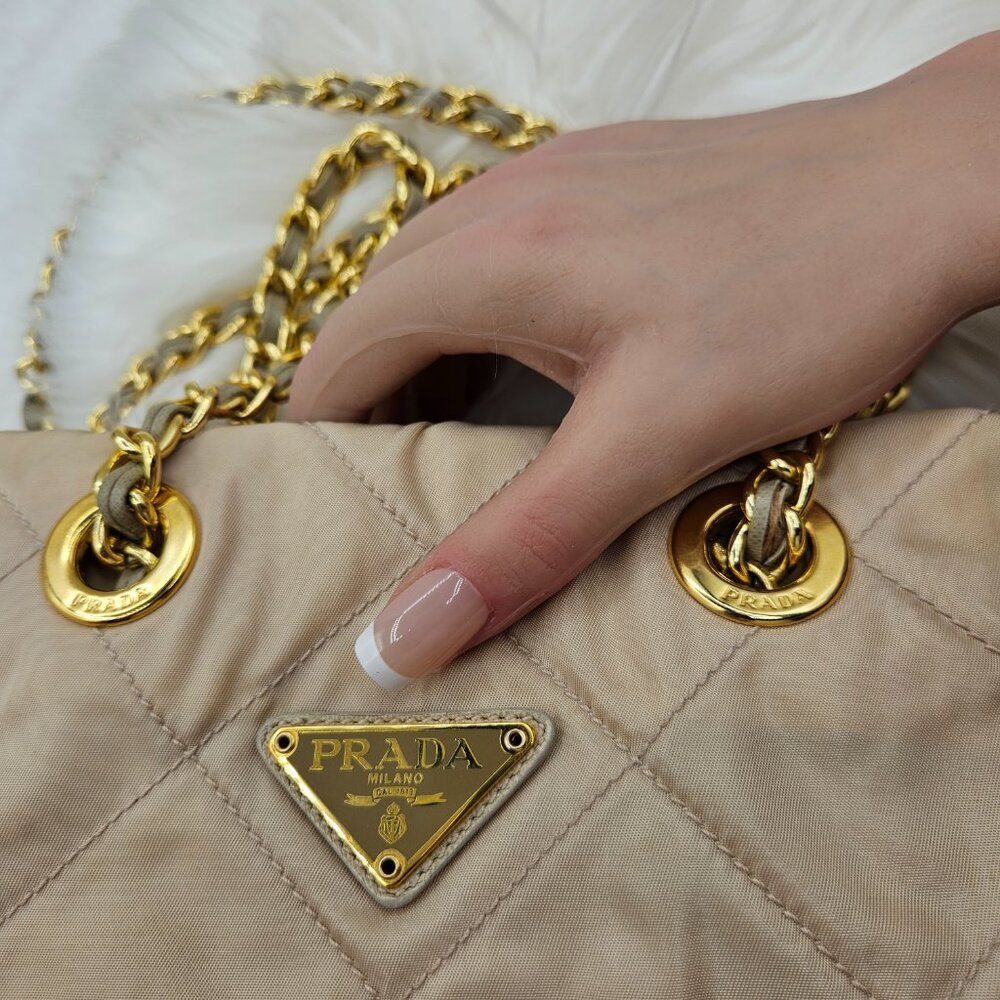 📌SOLD📌Prada  Quilted Nylon Chained Bag - Picture 7 of 17